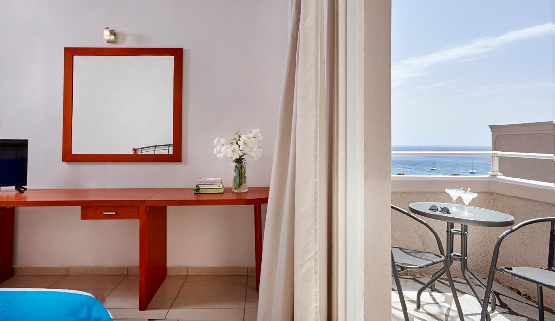 Terra Blue Santorini Камари