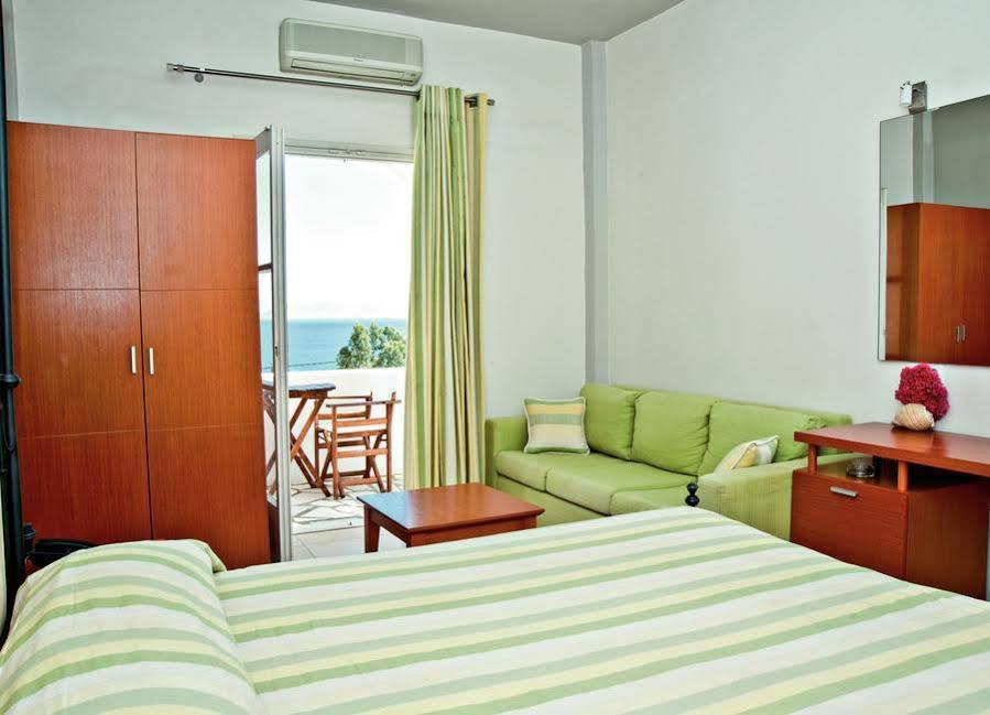 Terra Blue Santorini 3* Kamári